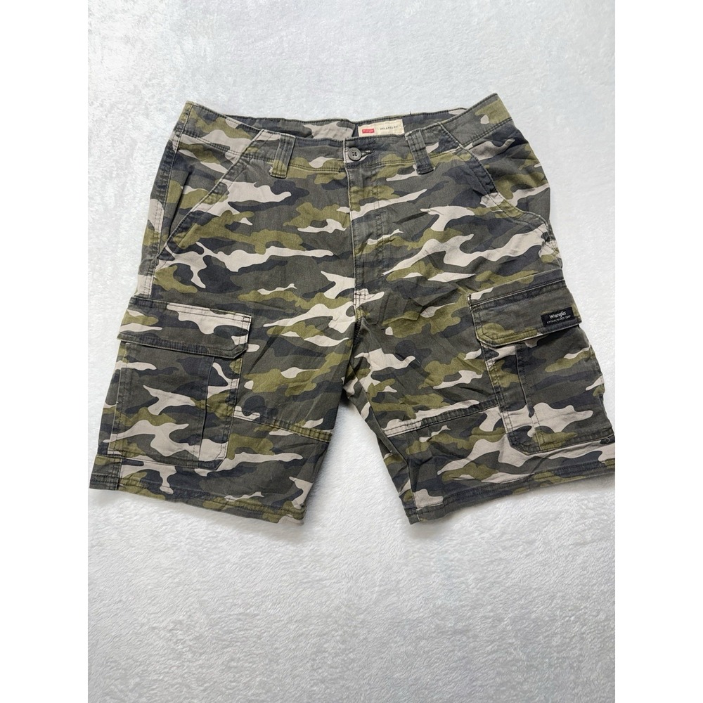 Wrangler Relaxed Fit Men's 34 Golf Shorts Green Camo With Cargo Pockets